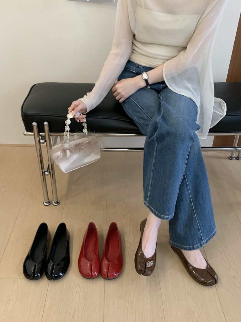 2025 New Spring Summer Flat Toe Split Toe Patent Leather Slip-On Red Ballet Shoes for Women